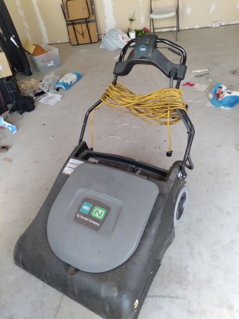 Commercial vacuum cleaner