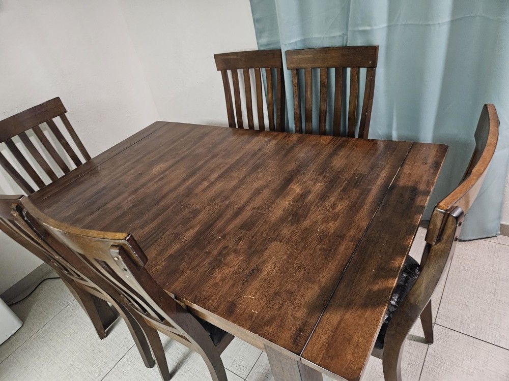 Table for 8 with 6 chairs