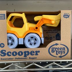 Green toys scooper