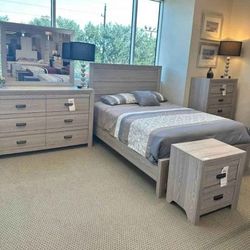 Bedroom Set 4 Pcs Queen Bed Dresser Mirror And Nightstand 