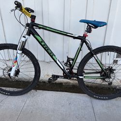 Bike - Trek Three series 3500