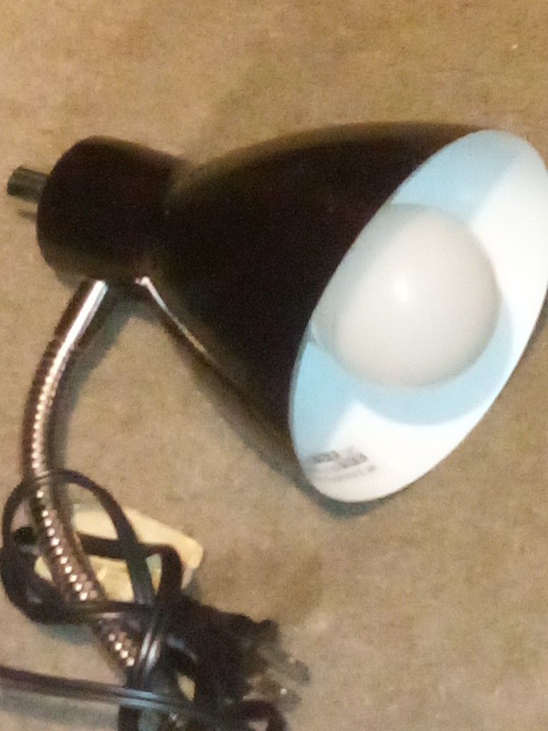 12j Lamp With A Flexible Neck And A Very Good Clamp Works Great!