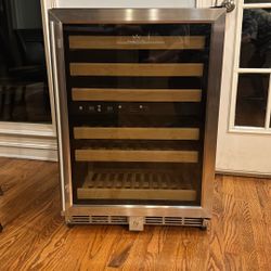 Kingsbottle 24” Wine Fridge (Needs Repair)
