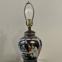 Vintage Chinese Hand Painted Porcelain Table Lamp 1960’