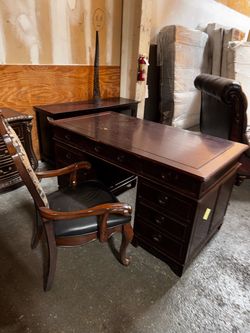 Traditional Executive Desk & Chair