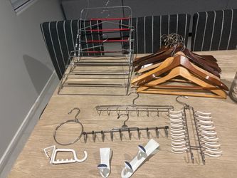 3 pant organizers/14 wooden hangers/ 7 other closet organizers