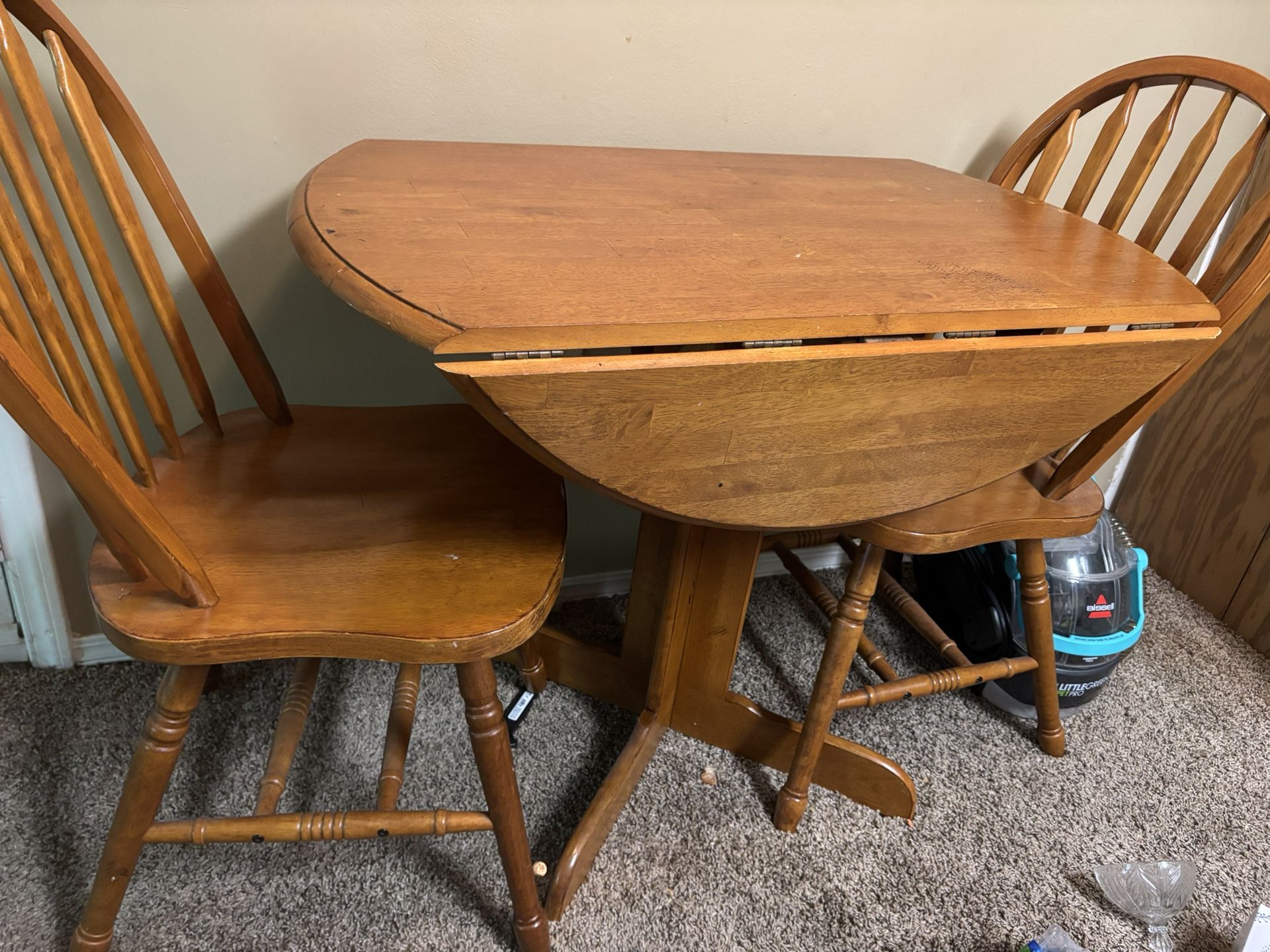 kitchen table in good condition. Comes with two chairs.