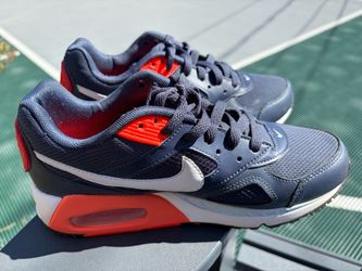 Nike Air Max, women’s size 7