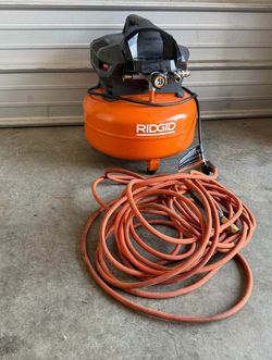 RIDGID 6 Gallon 150 PSI Pancake Air Compressor w/ Air Hose