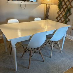 White Dining Table (extendable)