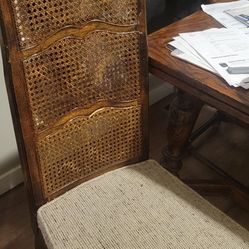 Expandable Dining Room Table+ 6 Chairs