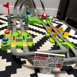 Mario Kart / Hotwheels Race Track