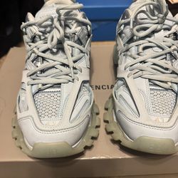Balenciaga tracks size 8