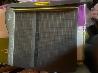 Paper cutter
