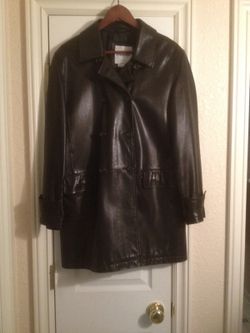 By Andew Marc black women leather jacket size M