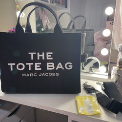 Marc Jacob’s Medium Black “the Tote Bag”