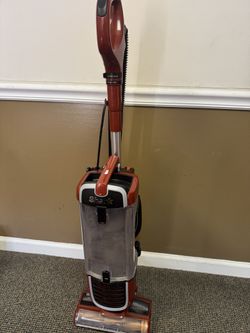 Shark Vacuum Cleaner 