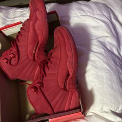 Jordan 12s red Size 6
