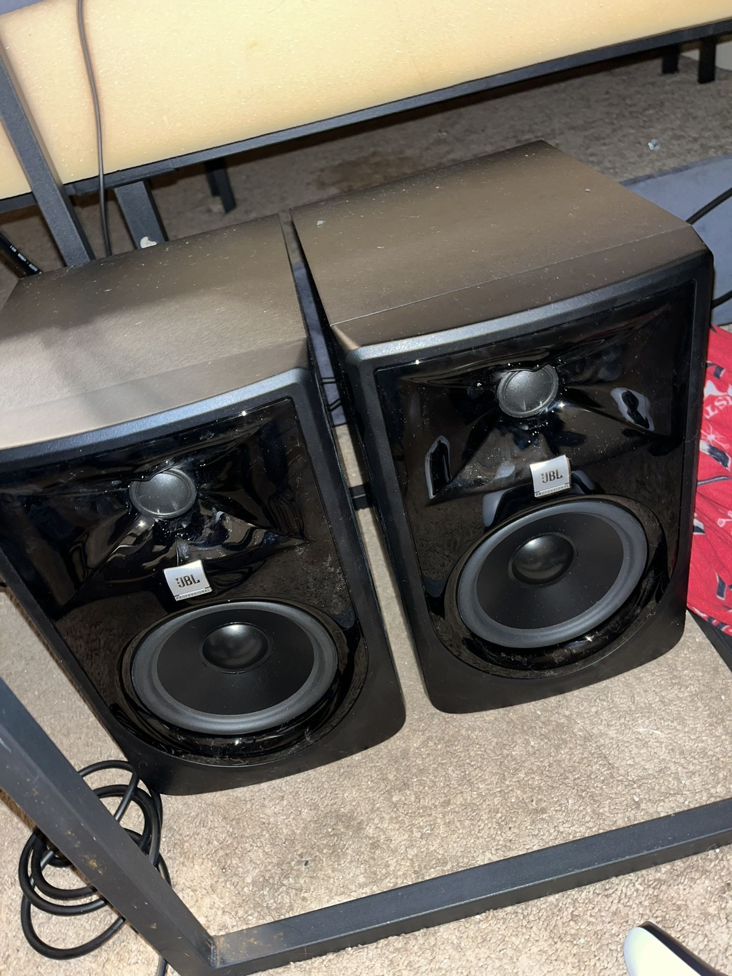 JBL 305 MKII 5” Powered Studio Monitors