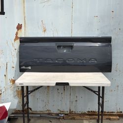Toyota Tacoma Tailgate 2024 2025 