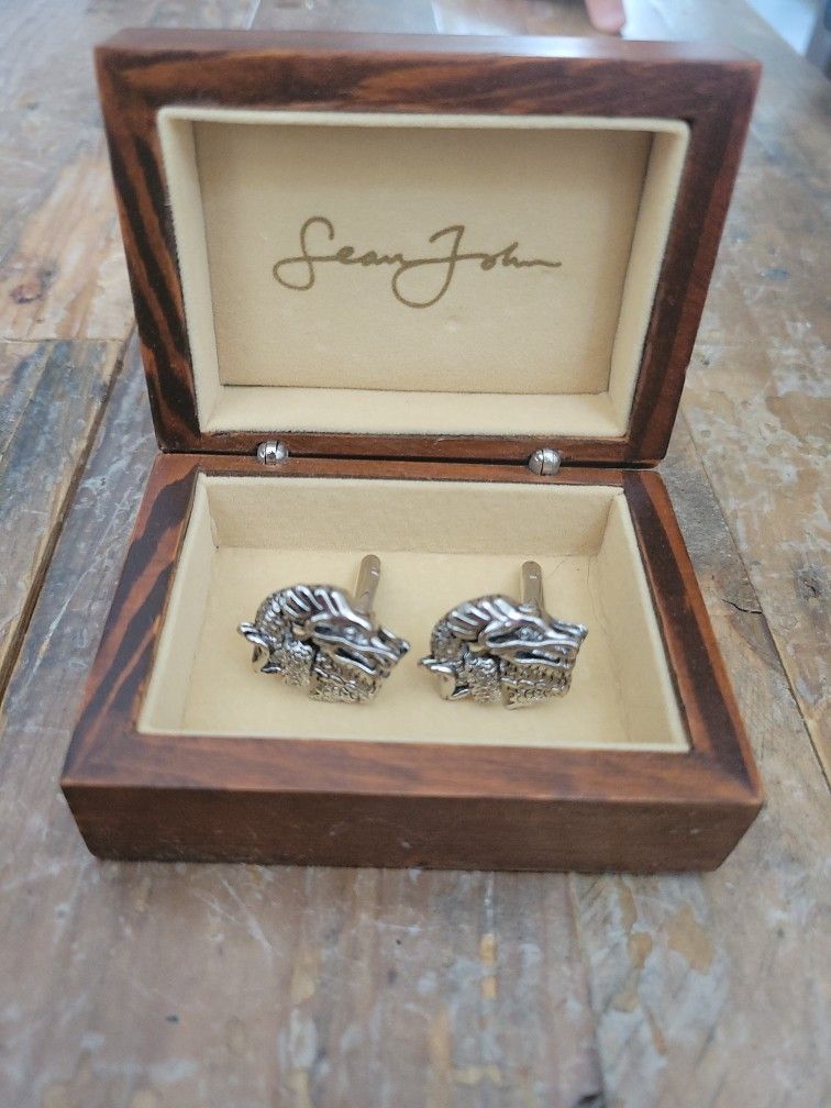 Solid And Like New Sean John Dragon Head Cufflinks

