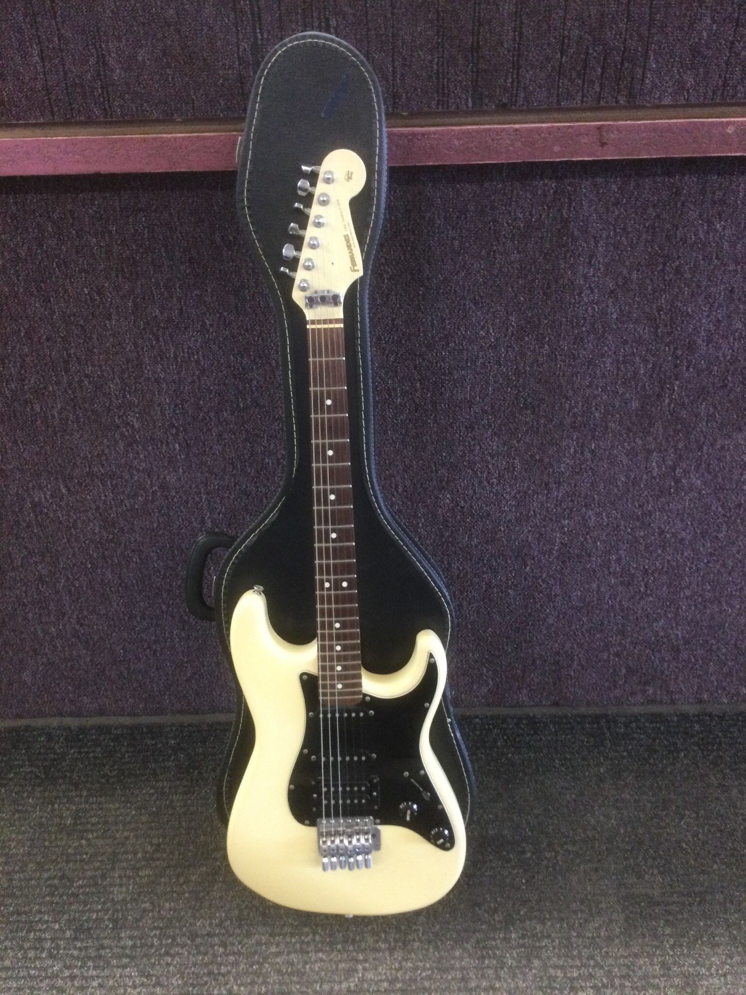 VINTAGE FERNANDES THE FUNCTION ELECTRIC GUITAR + CASE STRAT STYLE