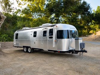 2017 Airstream Classic 30 RBT