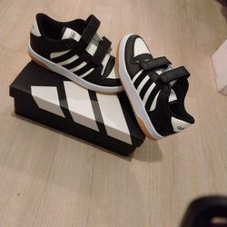 BOYS / UNISEX  ADIDAS SNEAKERS