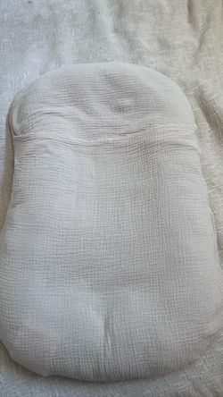 White Muslin Cotton Baby Snuggle me