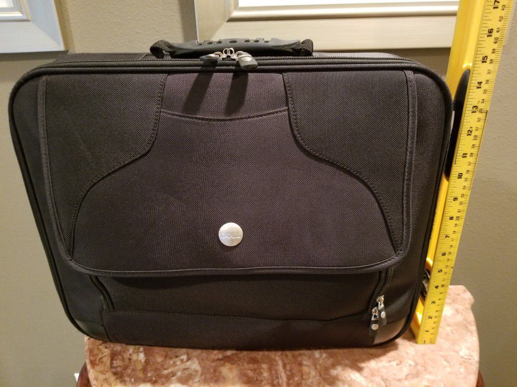 Dell Brefcase Shoulder Bag Fits Up To 15" laptop - Asking $20 Or Best Offer👈😊