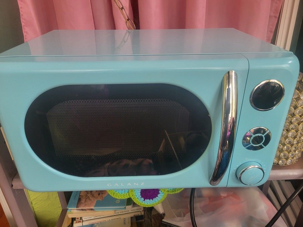 Microwave Turquoise Color Like New