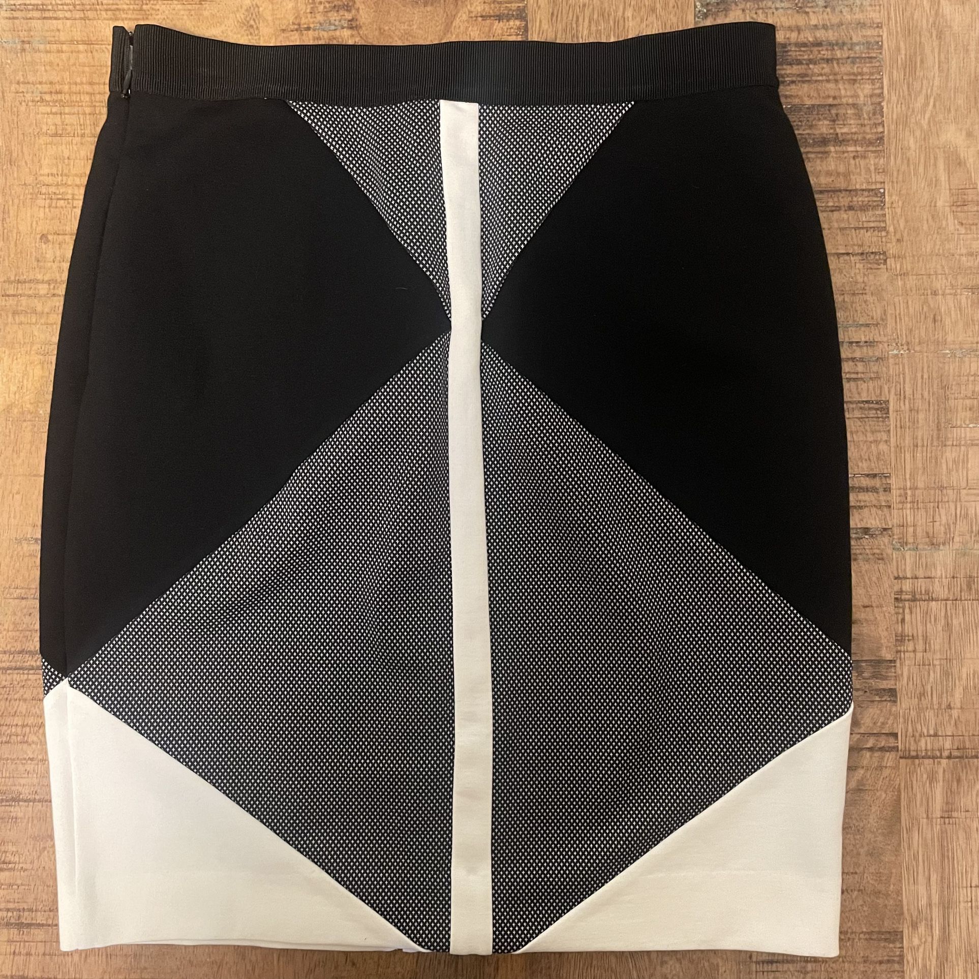 Ann Taylor Classy geometric shaped pencil skirt