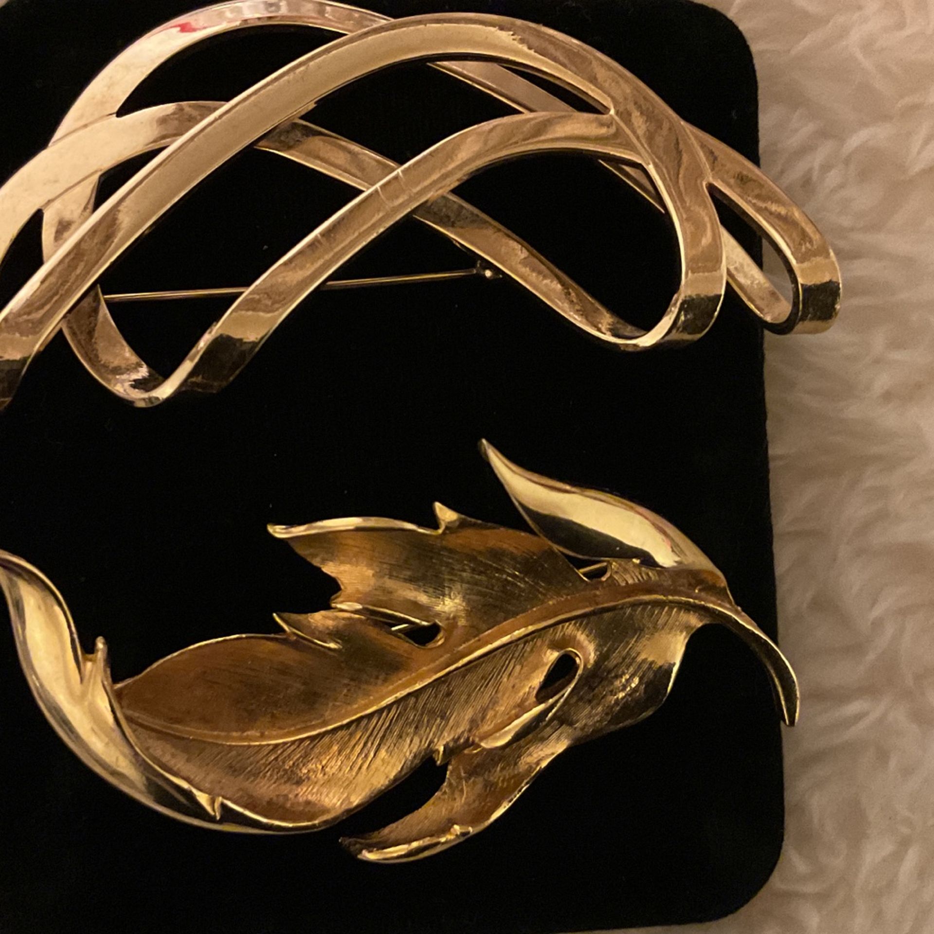 Vintage Gold tone Leaf And Zigzag Bow Brooches