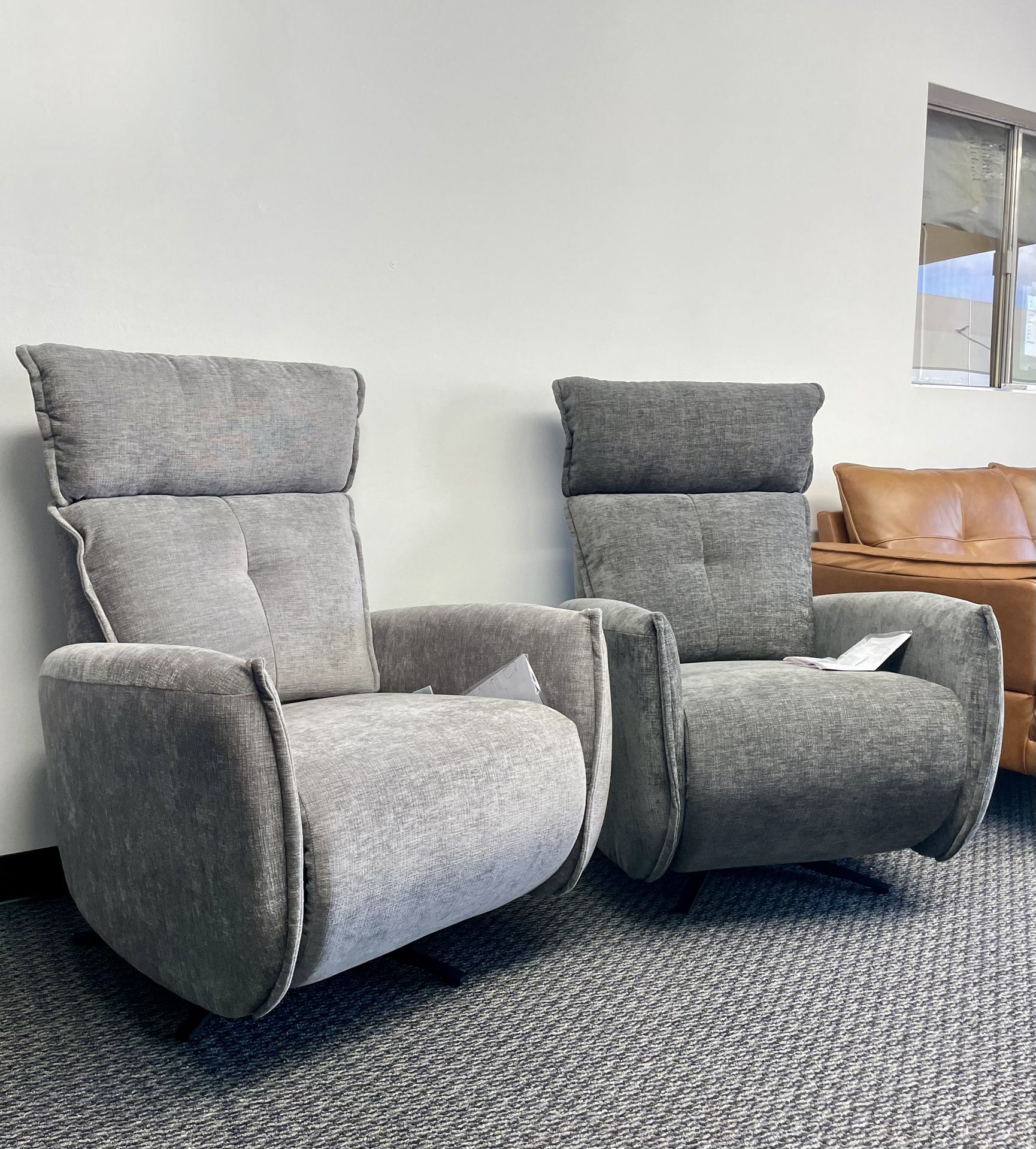 🏷WAREHOUSE CLEARANCE | BRAND NEW Modern Swivel Recliner Chair with Adjustable Headrest, Gray💥