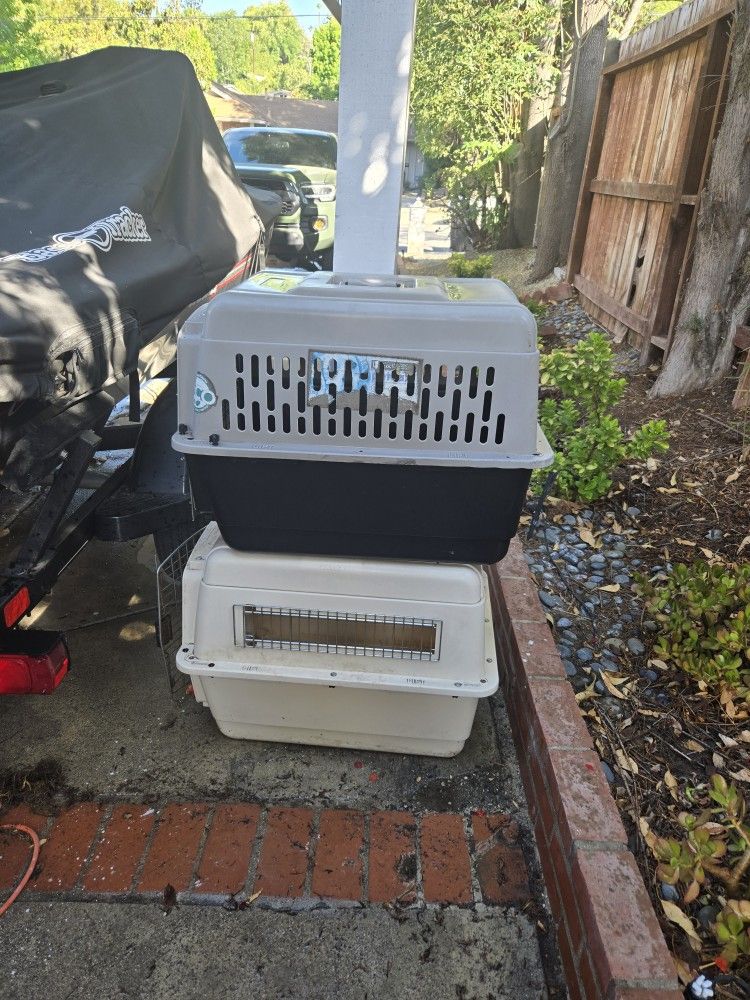 Cat/dog Kennel ( Petmate) Medium Size