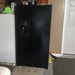 Black Side By Side Refrigerator/Freezer