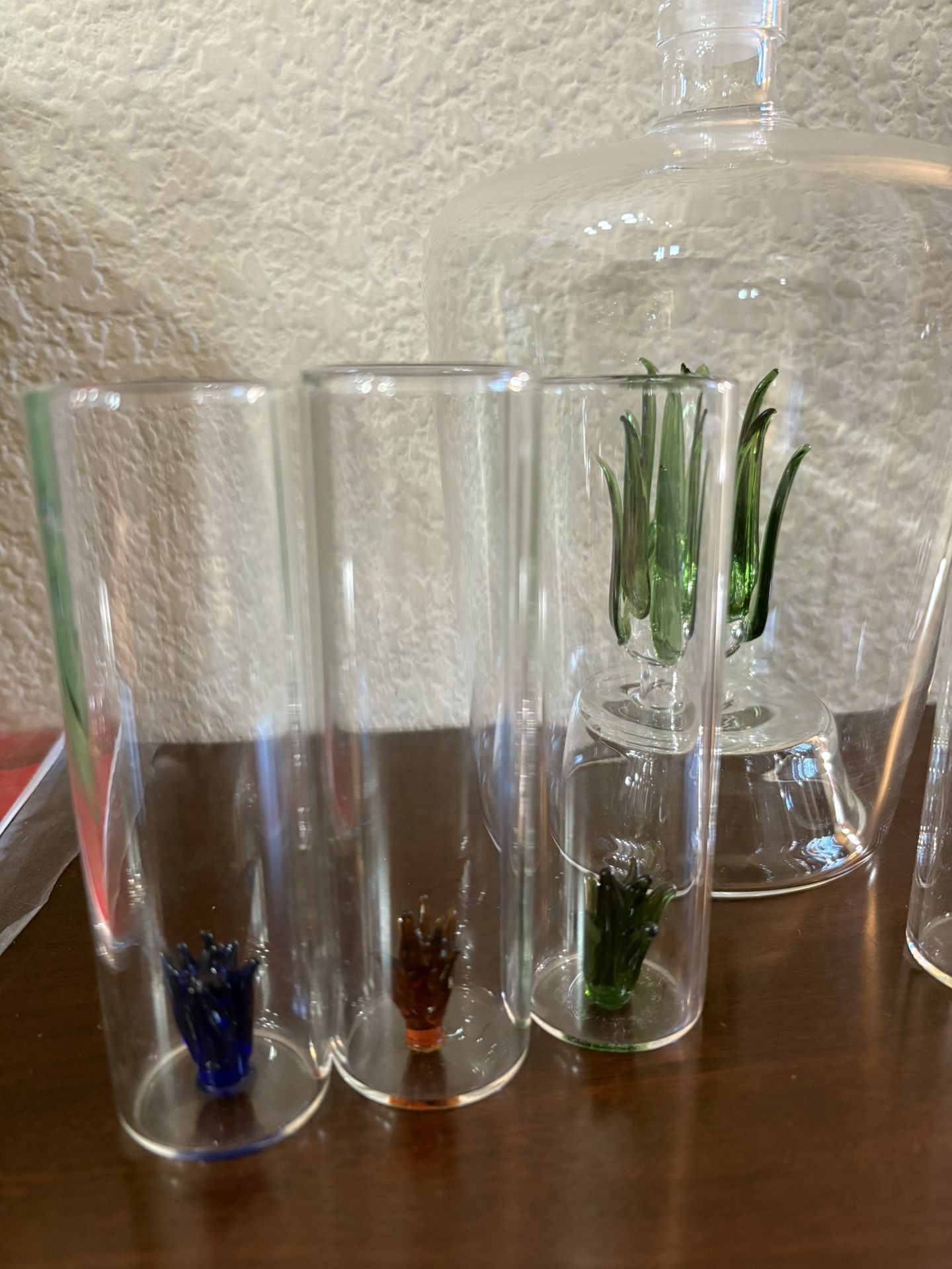Brand-new The Wine Savant Agave Design Tequila Decanter Set includes 5 Agave Design Shot Glasses