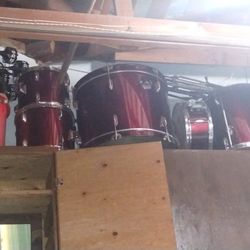 7 Piece Drum Set With Symbals Or Great Shape 