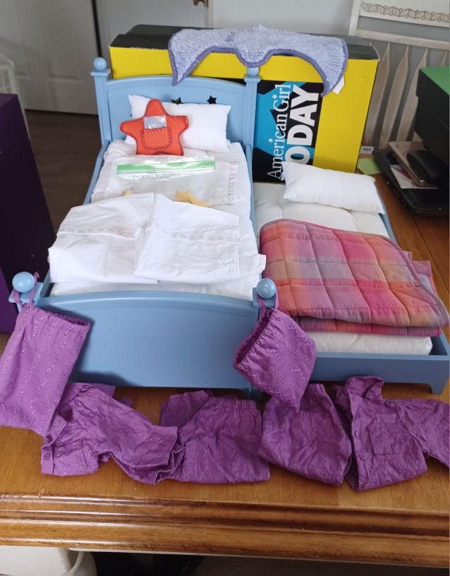American Girl Of Today Moon And Stars Trundle Bed W Bedding And 2 Sets Of Pjs