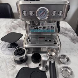 CASABREWS Espresso Machine w/ Grinder & Full Set – Like New – $150  OBO