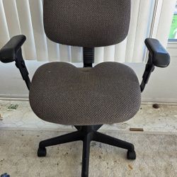 Mid-back ergonomic office 