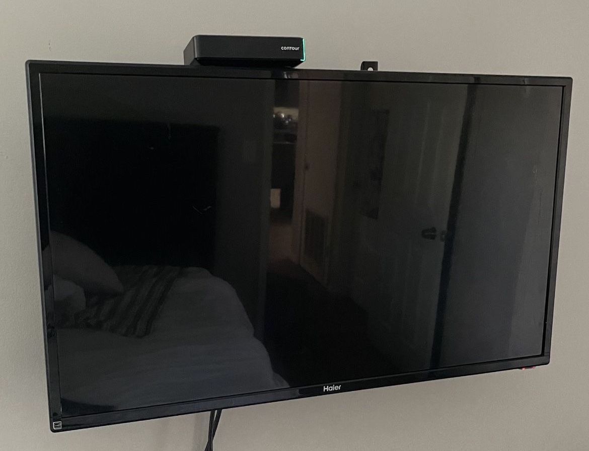 32” Flat Screen TV