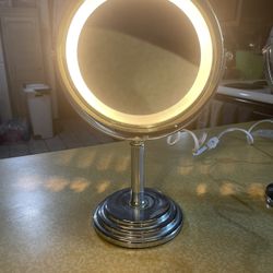 Mirror With Light 