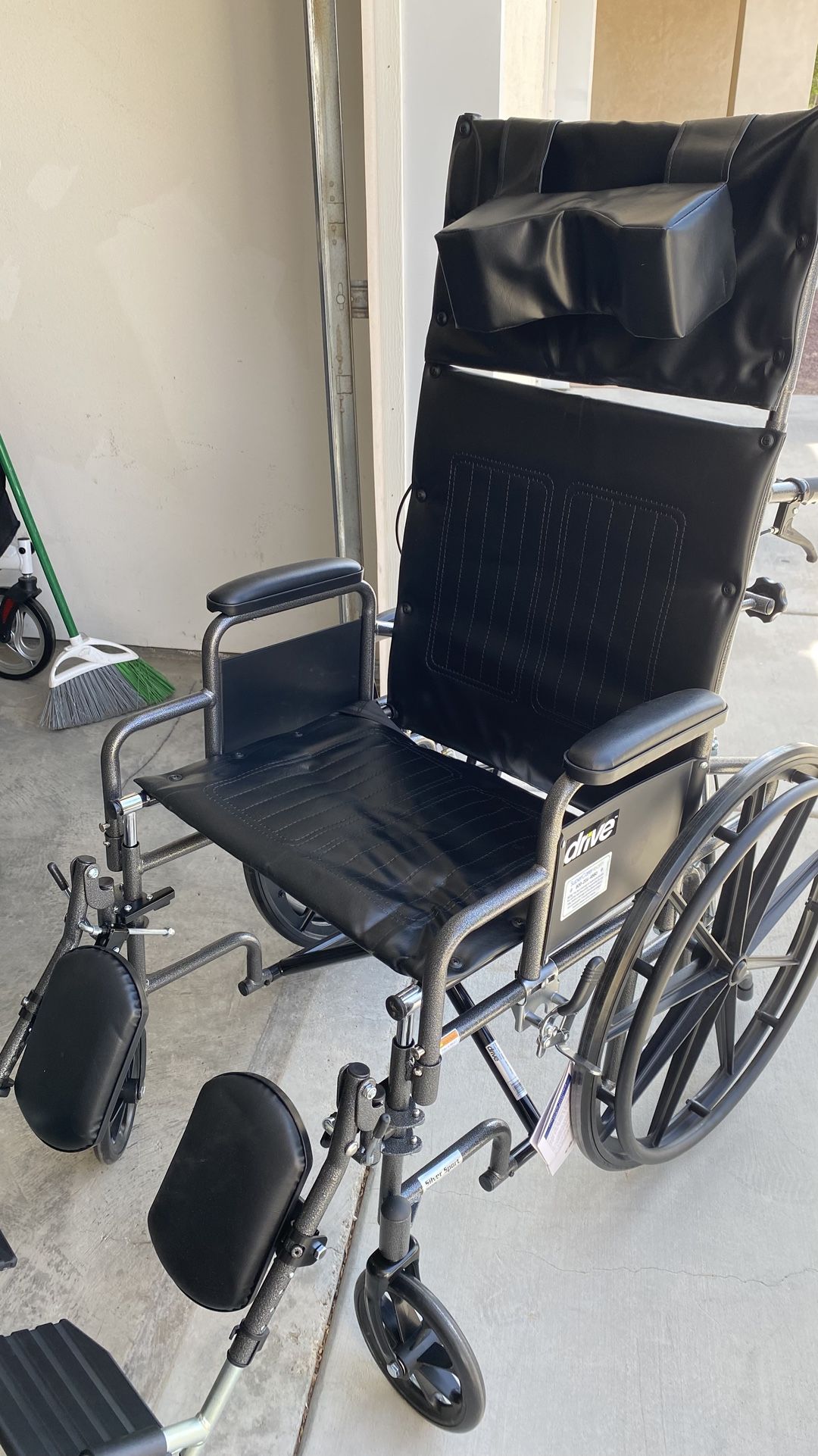 Reclining wheelchair