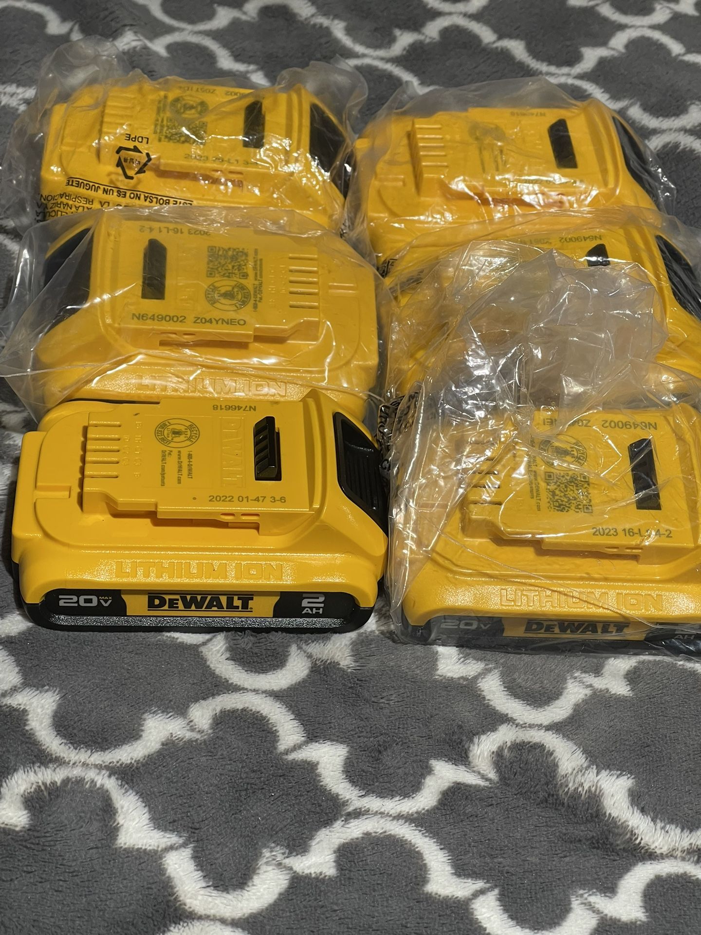 DEWALT BRAND NEW 6 PACK OF 2.0AH BATTERIES 