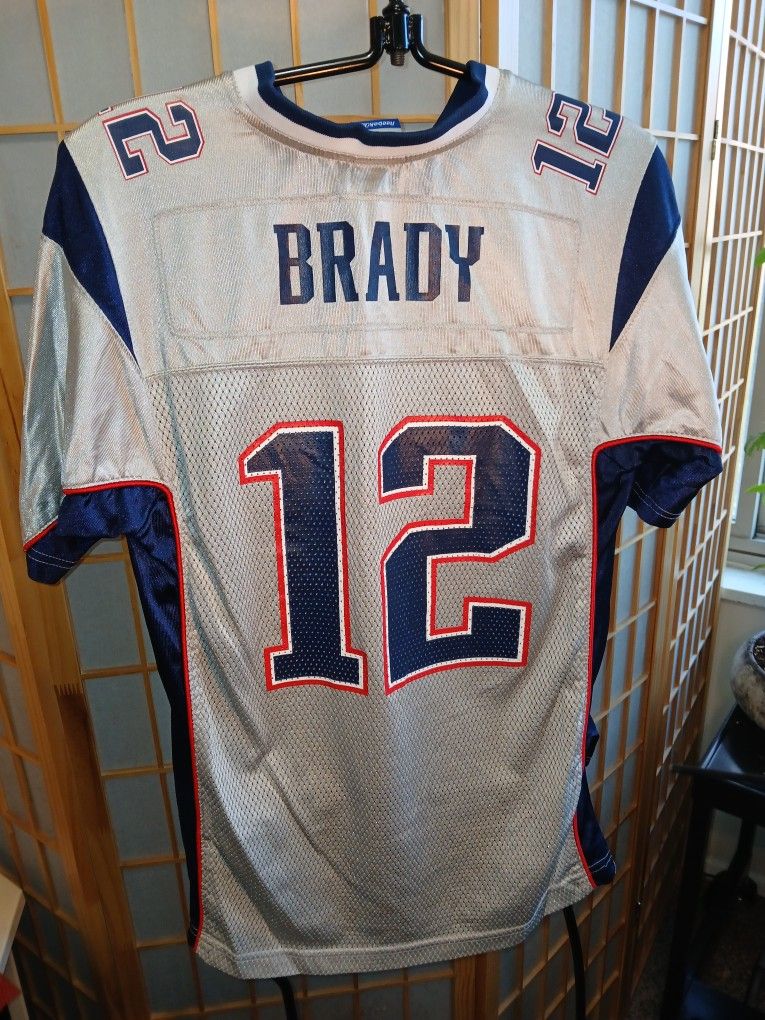 New England Patriots Tom Brady Reebok Mens L
The product is a Reebok NFL Tom Brady New
Reebok NFL Tom Brady New England Patriot #12 Gray Jersey Mens