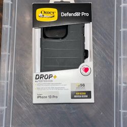 OtterBox iPhone 13 Pro Defender Case– Black