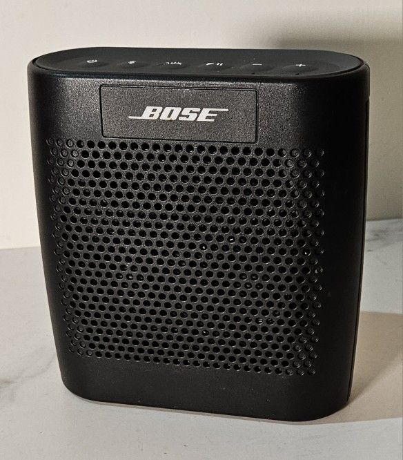 Bose Soundlink Color Bluetooth Wireless Portable Speaker Black. 