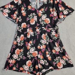 Torrid Romper Women's , Size 4, Black Floral  Short Sleeve Cottage Core,Boho