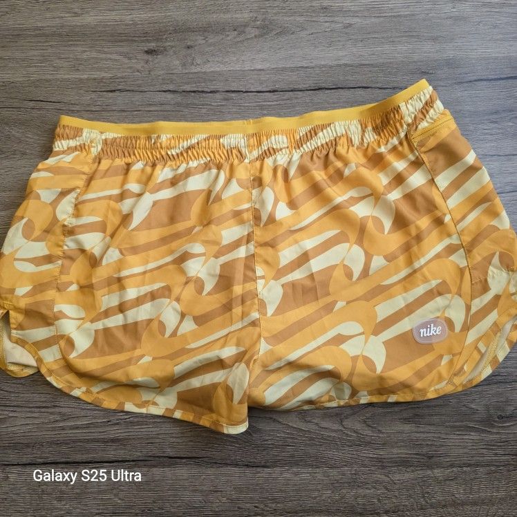 Nike Icon Clash Tempo Luxe Printed Logo Althetic Shorts Size Xlarge Yellow